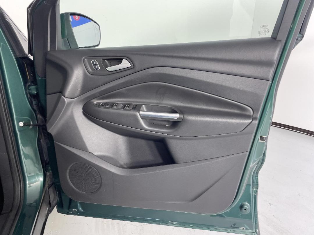 Photo '15' of Ford Escape