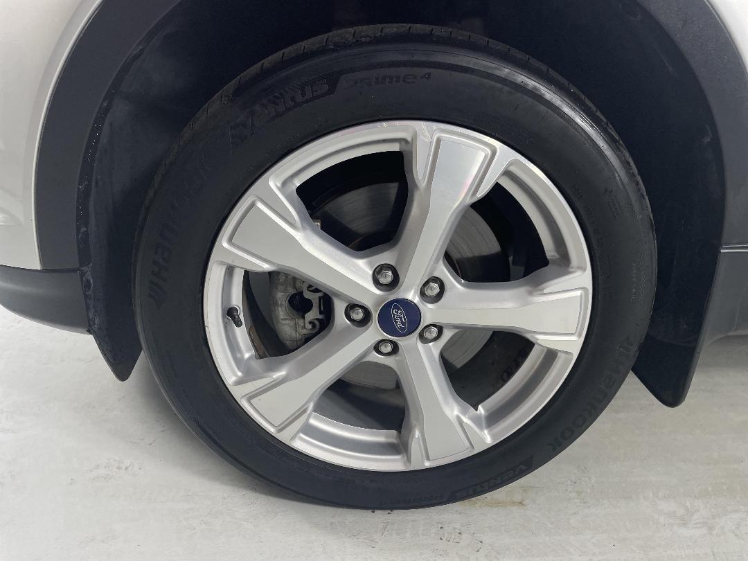 Photo '10' of Ford Escape