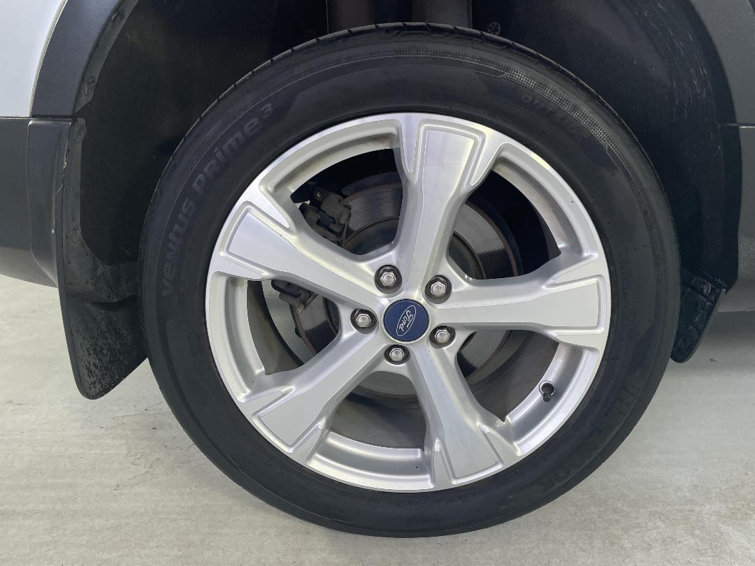 Photo '12' of Ford Escape