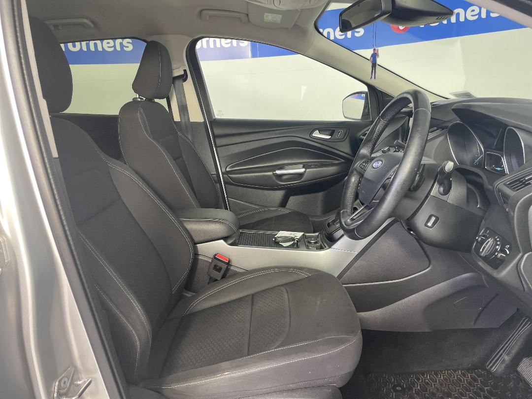 Photo '16' of Ford Escape