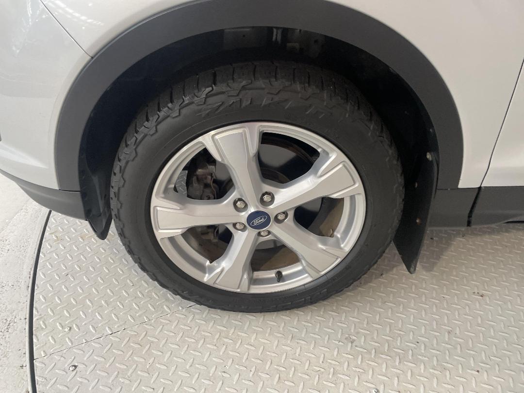 Photo '10' of Ford Escape