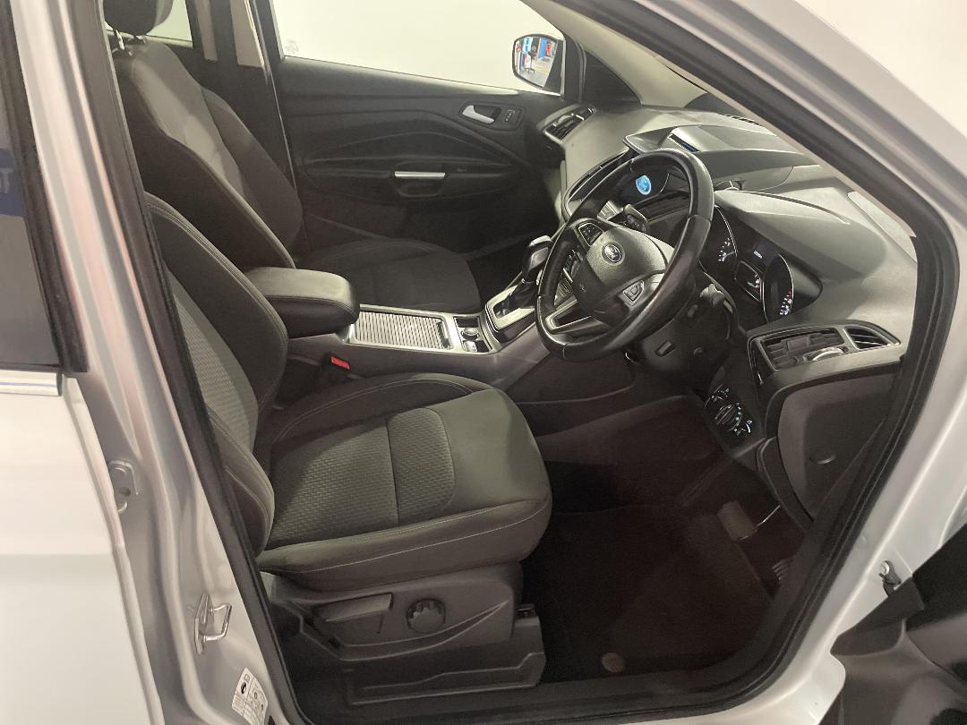 Photo '16' of Ford Escape