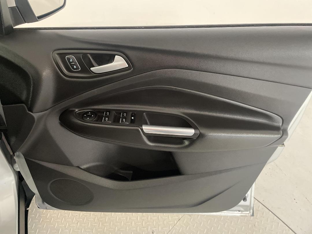 Photo '15' of Ford Escape