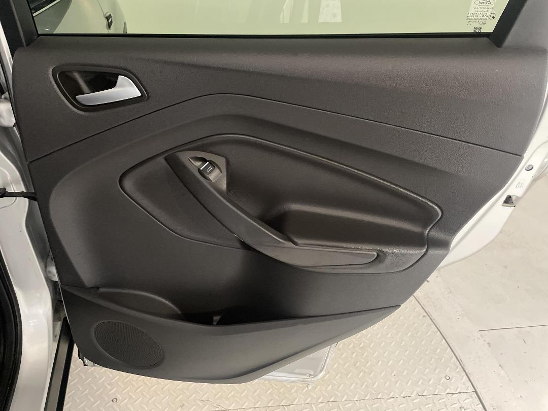 Photo '19' of Ford Escape