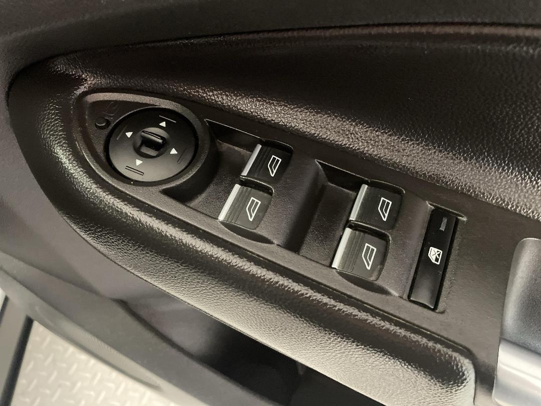 Photo '24' of Ford Escape