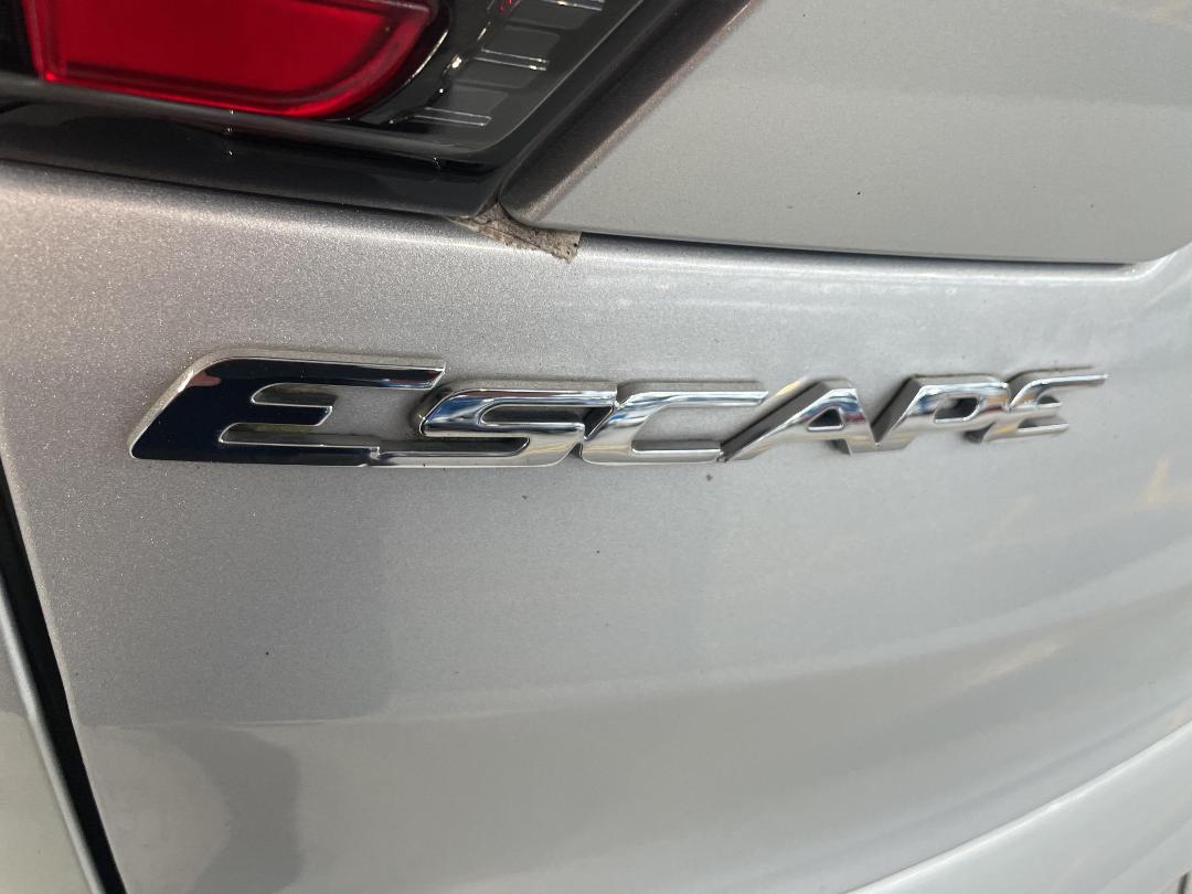 Photo '37' of Ford Escape