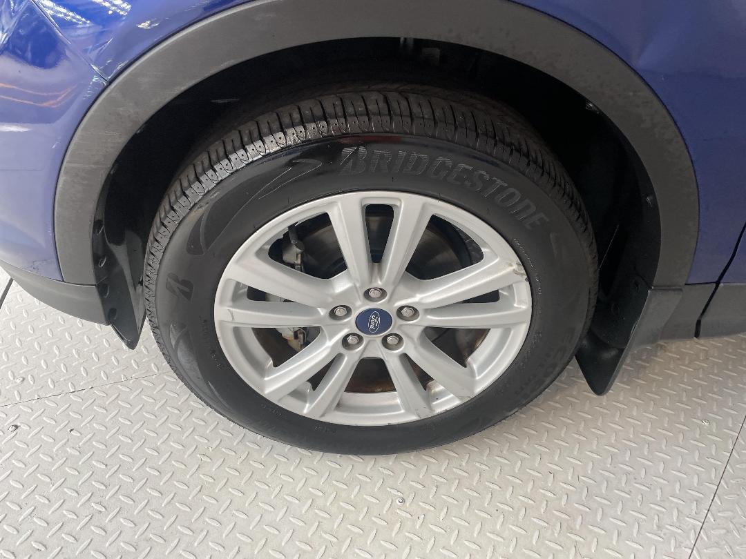 Photo '10' of Ford Escape