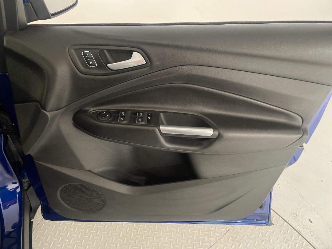 Photo '15' of Ford Escape