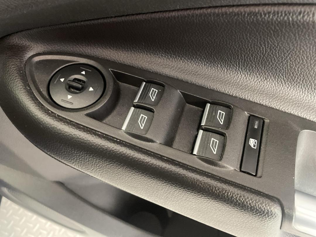 Photo '24' of Ford Escape