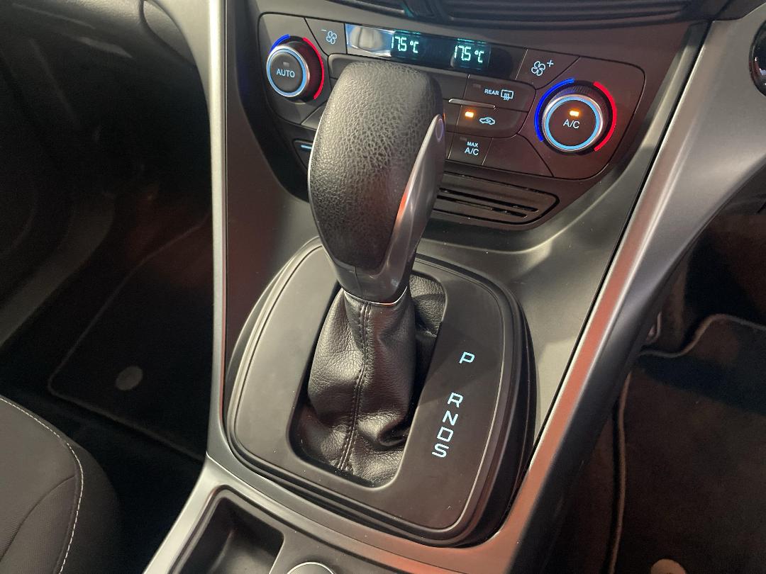 Photo '32' of Ford Escape