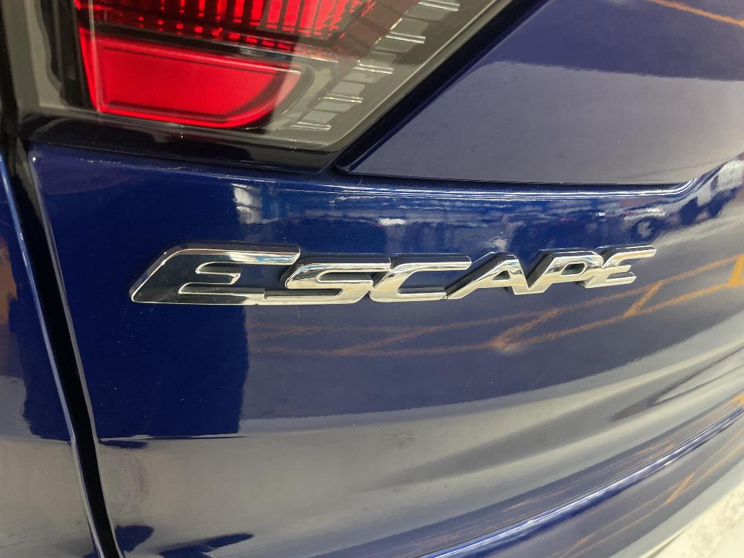 Photo '36' of Ford Escape