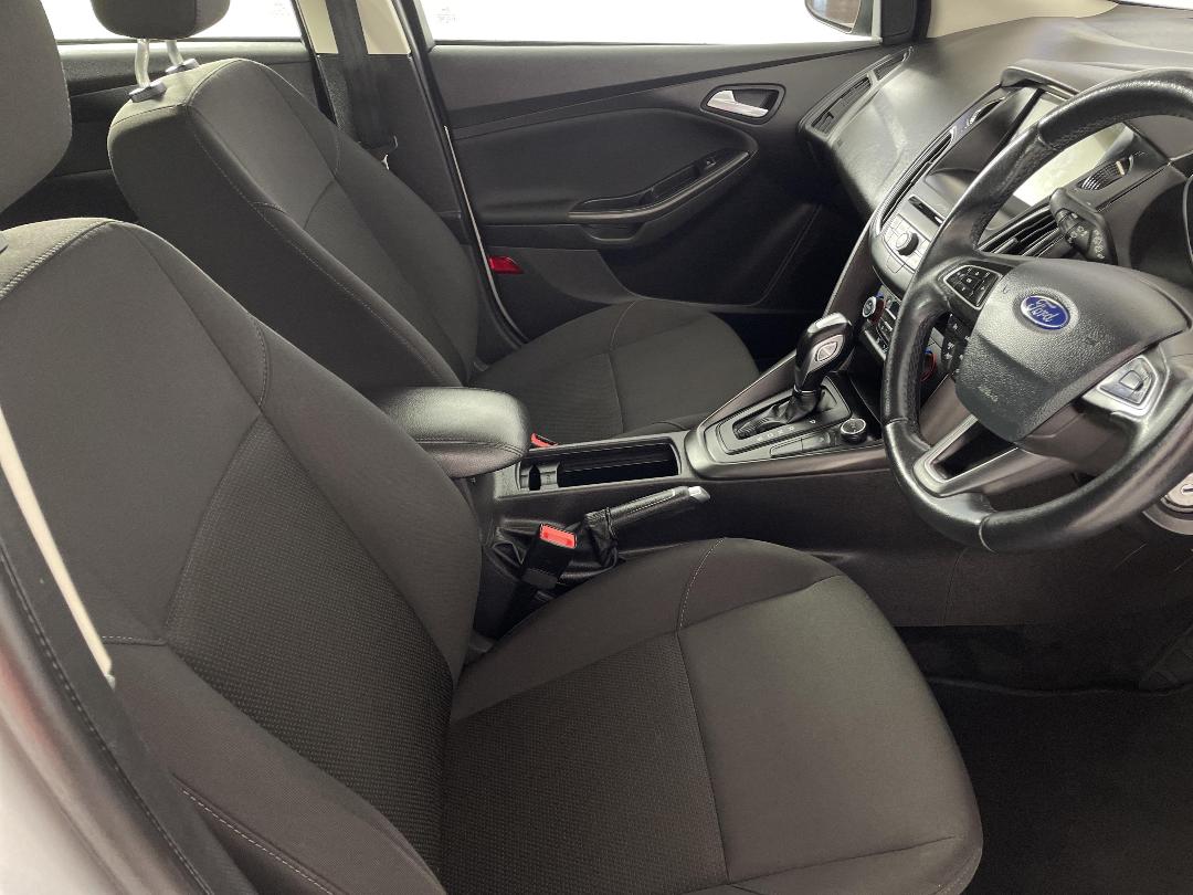 Photo '16' of Ford Focus