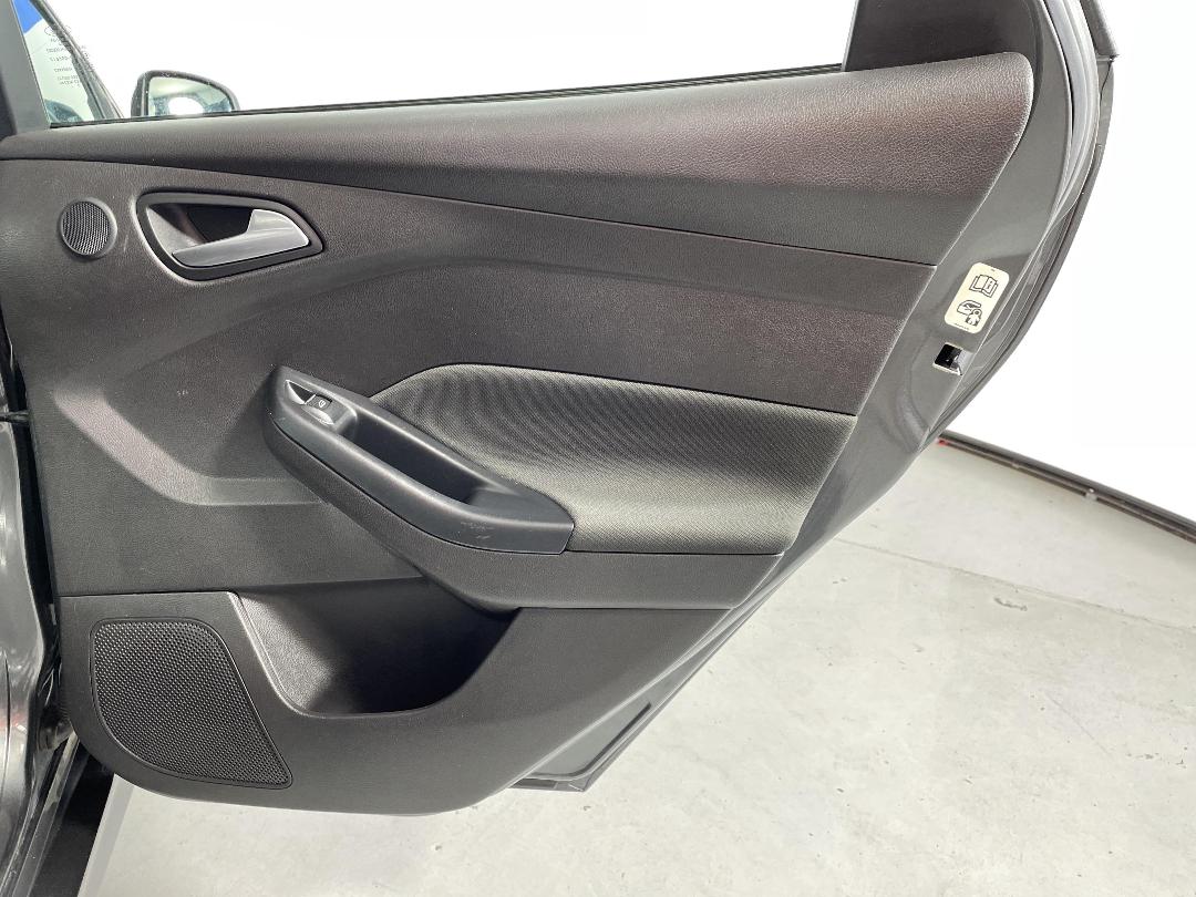 Photo '19' of Ford Focus