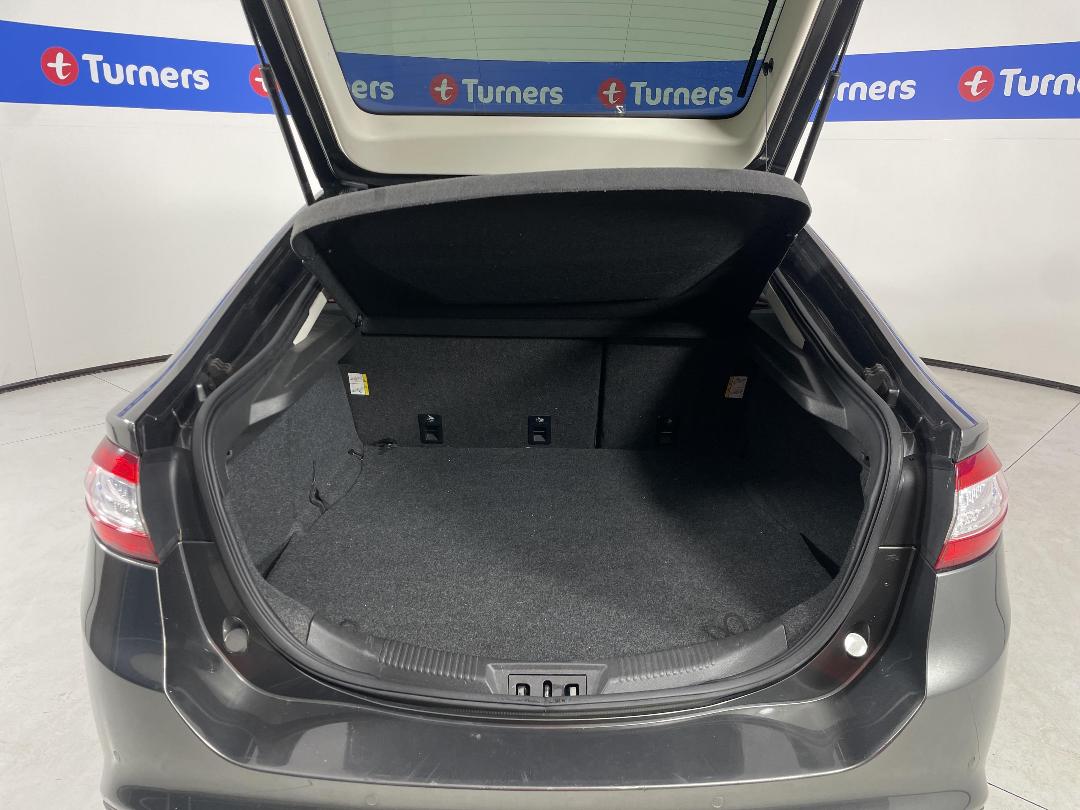 Photo '6' of Ford Mondeo Ambiente 5DR Petrol Photo '6' of Ford Mondeo Ambiente 5DR Petrol