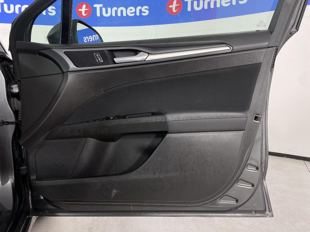 Photo '7' of Ford Mondeo Ambiente 5DR Petrol Photo '7' of Ford Mondeo Ambiente 5DR Petrol