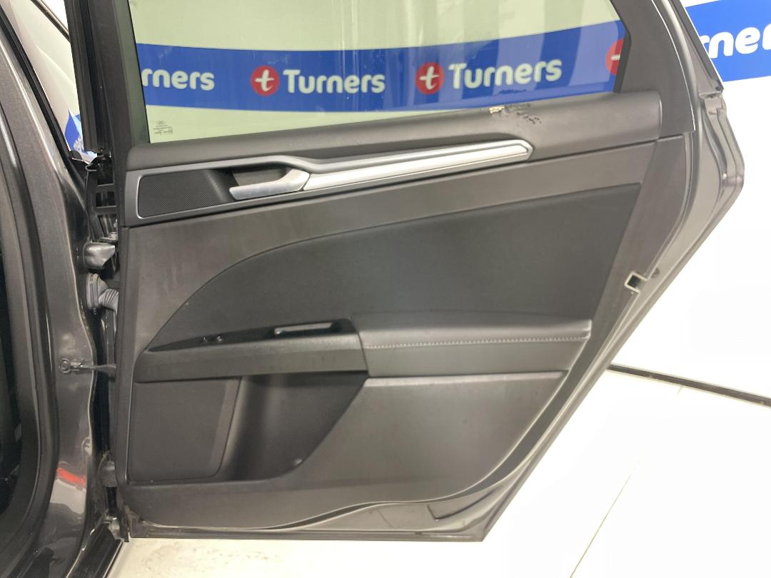 Photo '11' of Ford Mondeo Ambiente 5DR Petrol Photo '11' of Ford Mondeo Ambiente 5DR Petrol