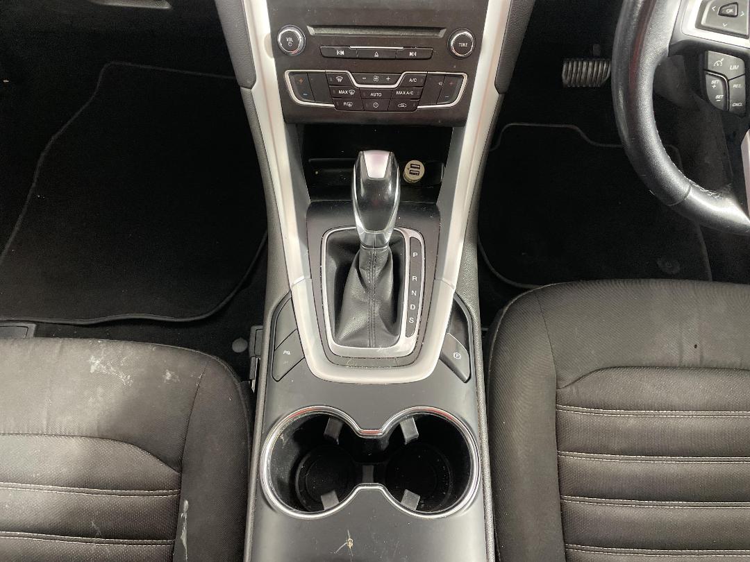 Photo '14' of Ford Mondeo Ambiente 5DR Petrol Photo '14' of Ford Mondeo Ambiente 5DR Petrol