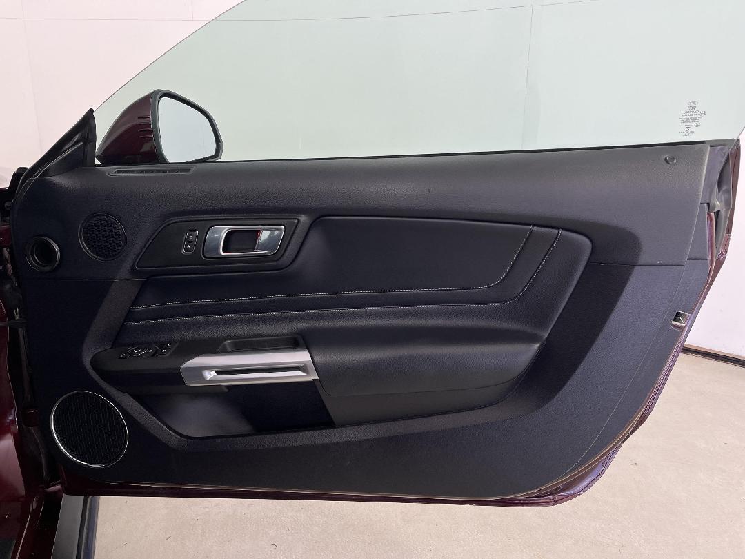 Photo '15' of Ford Mustang Photo '15' of Ford Mustang