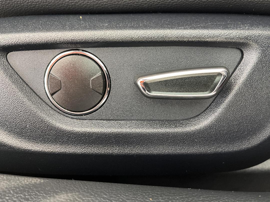 Photo '23' of Ford Mustang Photo '23' of Ford Mustang