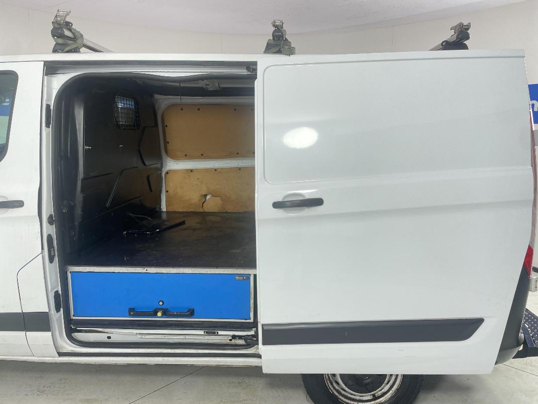 Photo '17' of Ford Transit Custom SWB LOW Roof