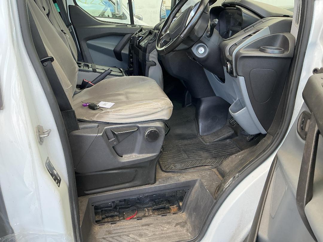 Photo '10' of Ford Transit Custom SWB Glazed Photo '10' of Ford Transit Custom SWB Glazed