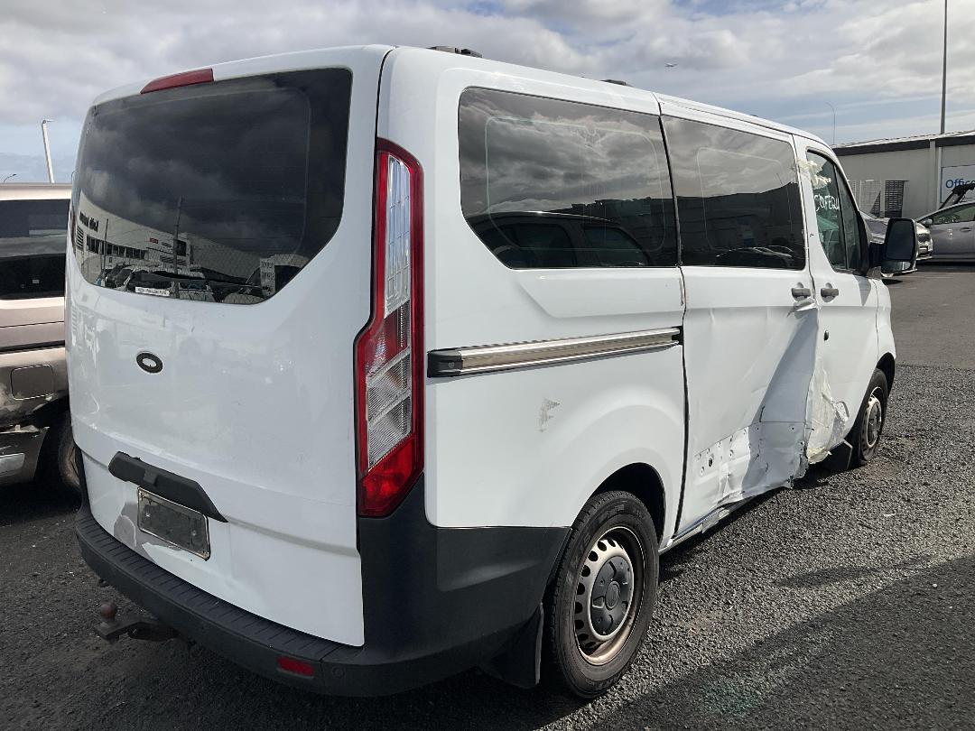 Photo '5' of Ford Transit Custom SWB Glazed Photo '5' of Ford Transit Custom SWB Glazed