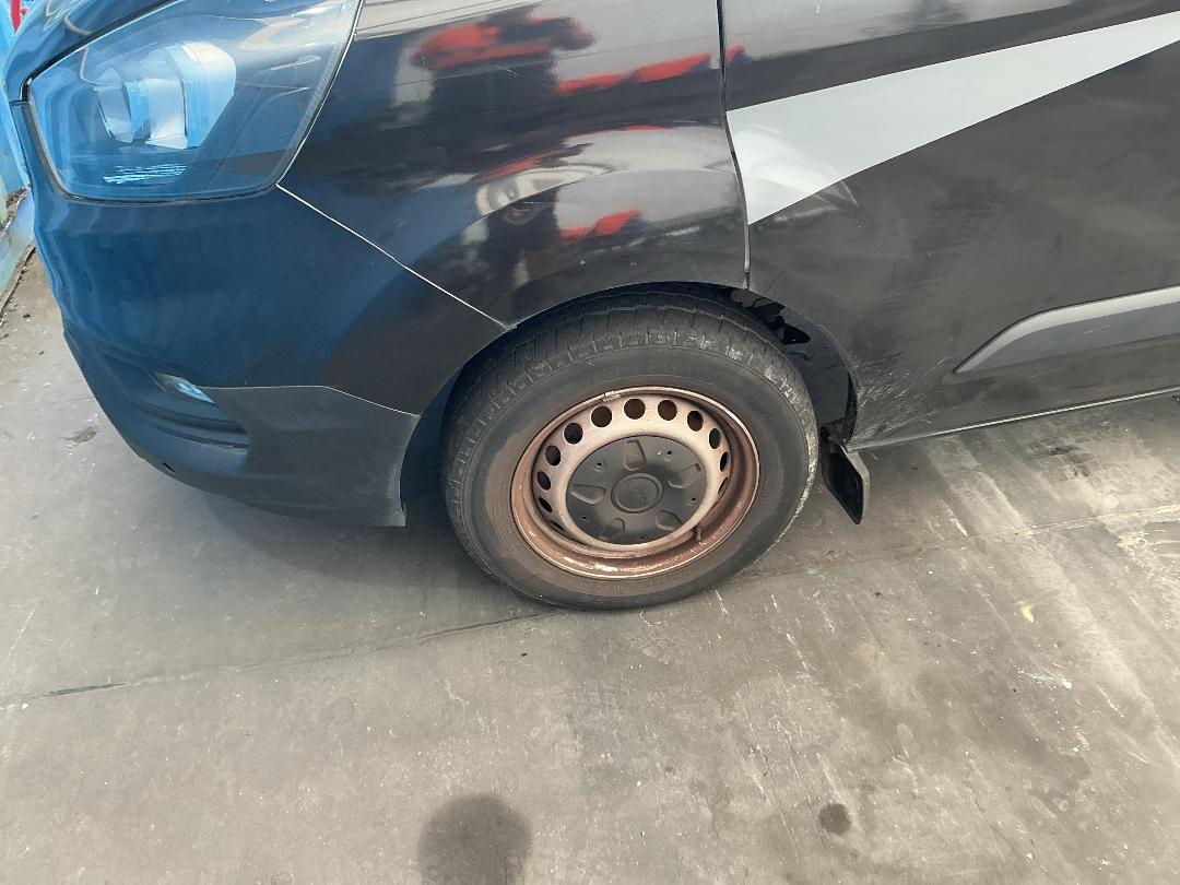 Photo '9' of Ford Transit Custom LWB LOW Roof