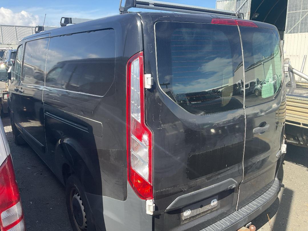 Photo '3' of Ford Transit Custom LWB LOW Roof