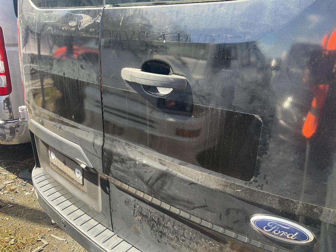 Photo '4' of Ford Transit Custom LWB LOW Roof