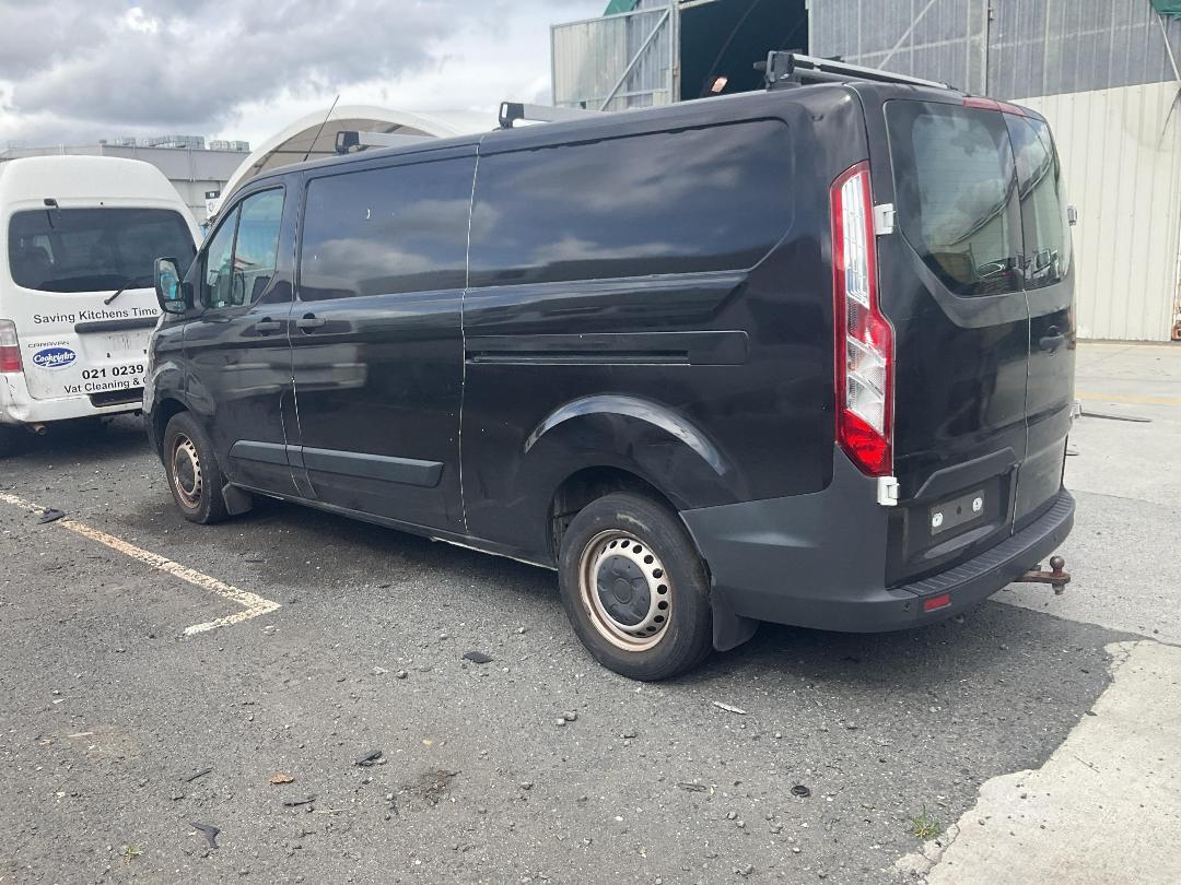 Photo '29' of Ford Transit Custom LWB LOW Roof