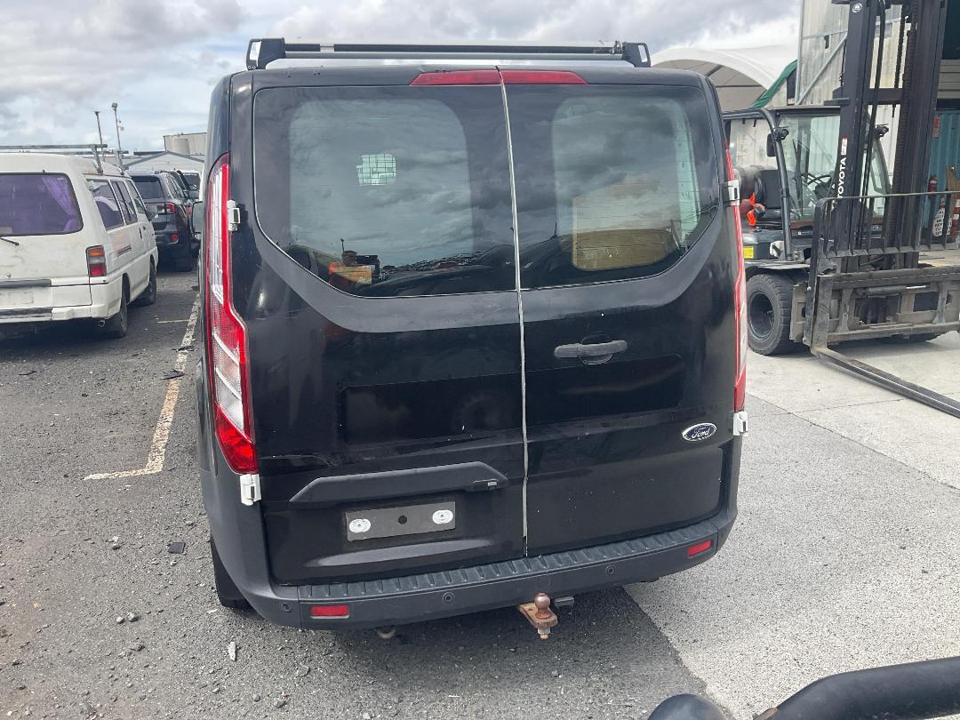Photo '30' of Ford Transit Custom LWB LOW Roof