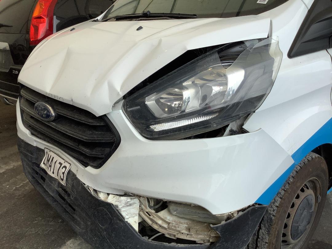 Photo '2' of Ford Transit Custom SWB LOW Roof