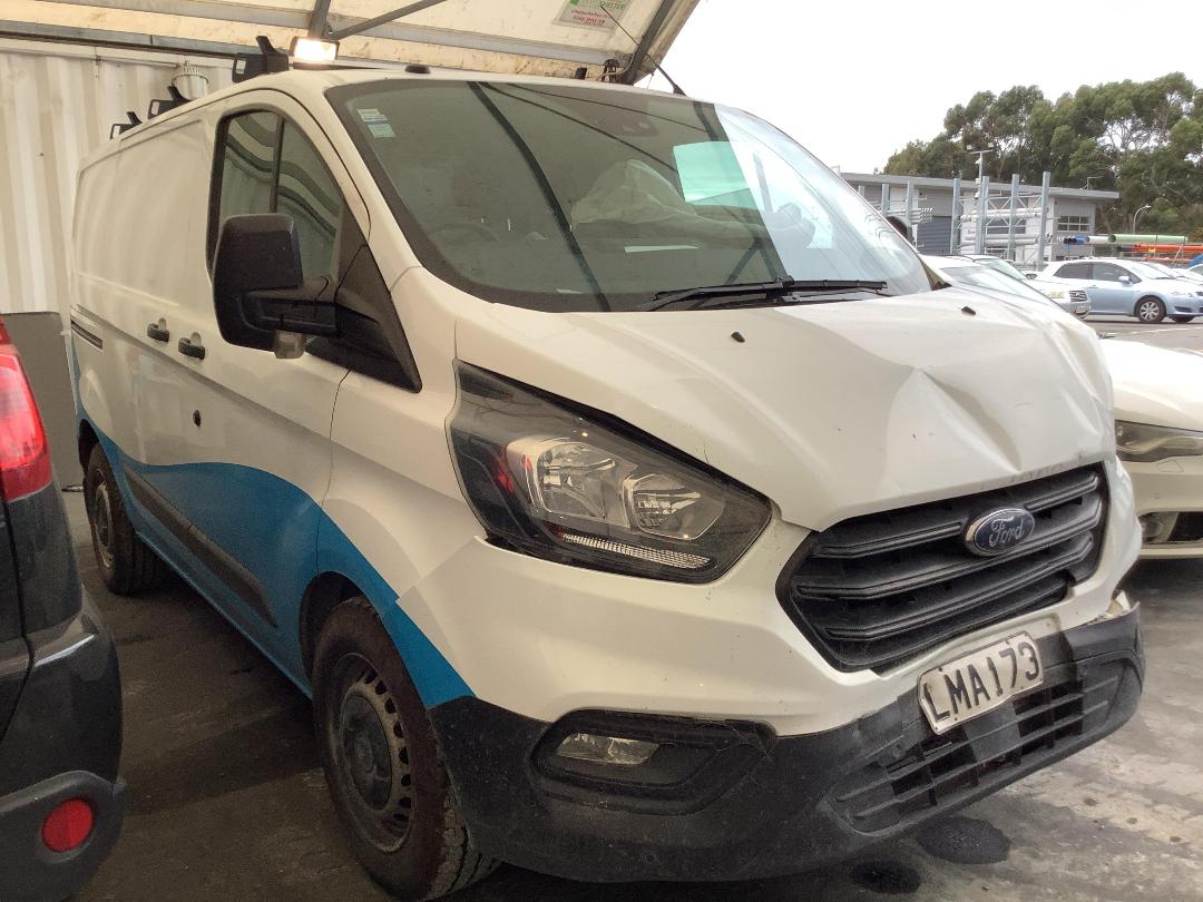 Photo '3' of Ford Transit Custom SWB LOW Roof