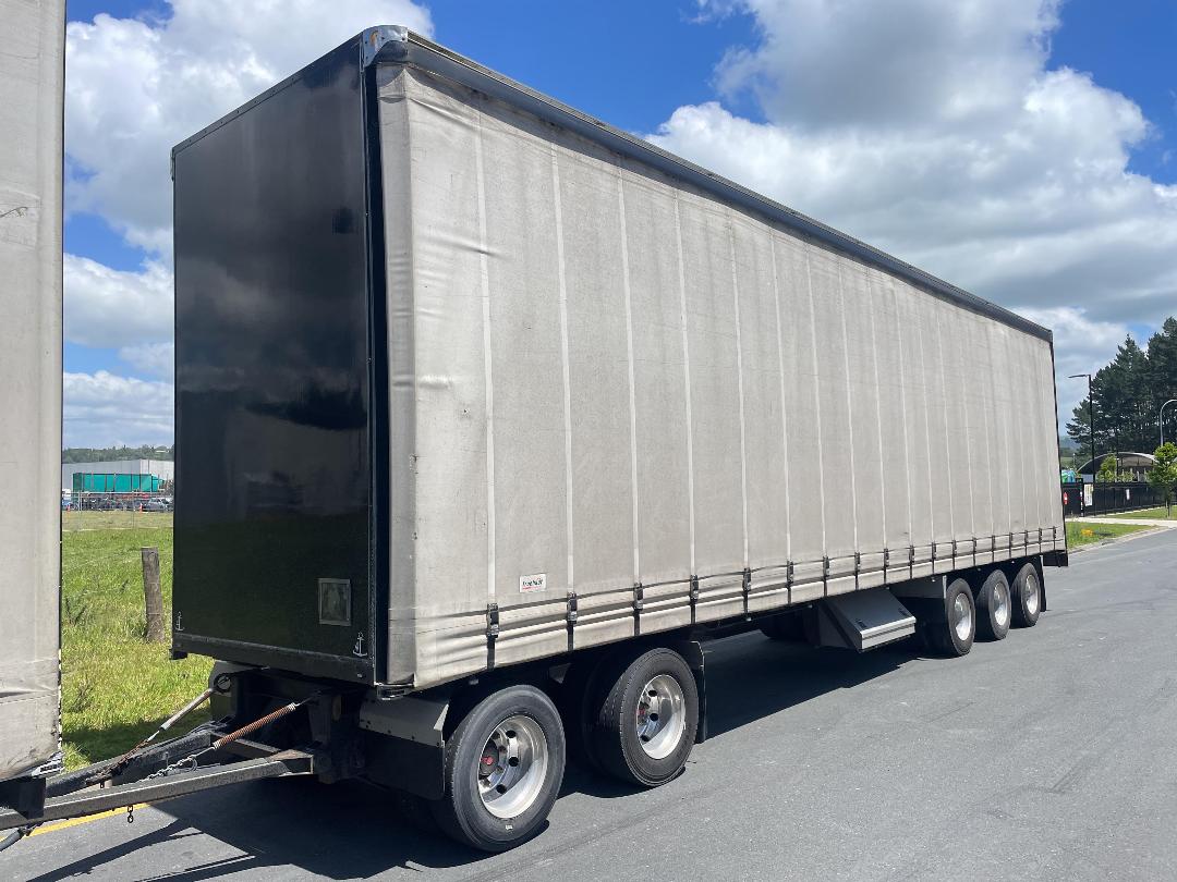 Photo '9' of Fruehauf RBC S2S3-12.35 Curtainsider Full