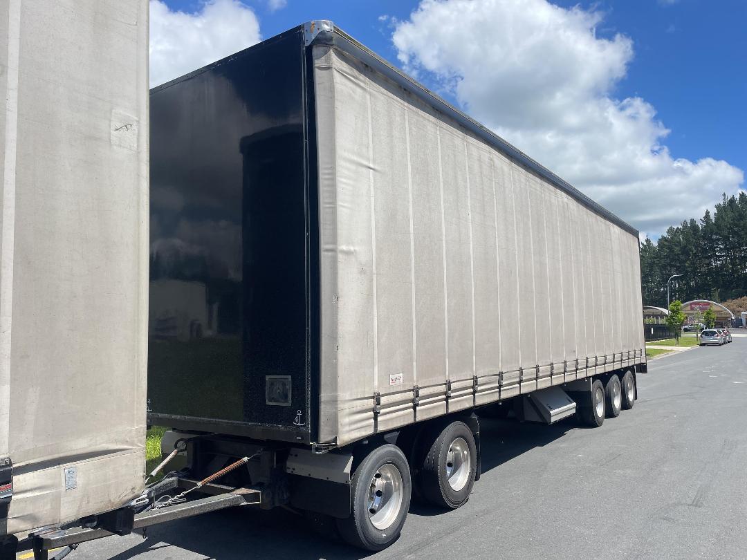 Photo '27' of Fruehauf RBC S2S3-12.35 Curtainsider Full