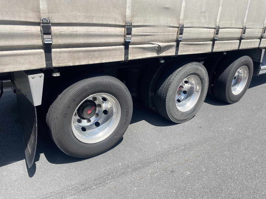 Photo '13' of Fruehauf RBC S2S3-12.35 Curtainsider Full