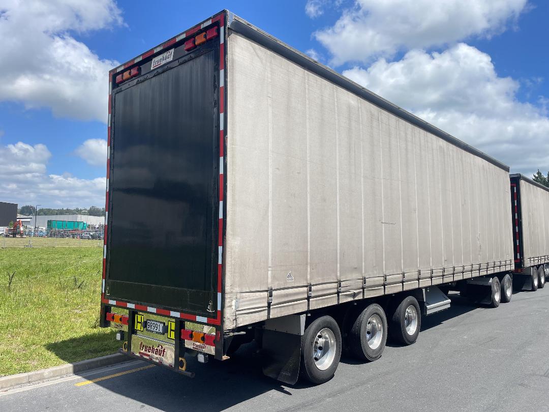 Photo '4' of Fruehauf RBC S2S3 Curtainsider Full Photo '4' of Fruehauf RBC S2S3 Curtainsider Full