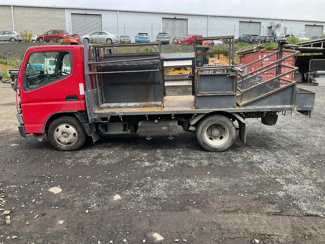 Photo '7' of Fuso Canter 616 CITY  AWD Flat Deck