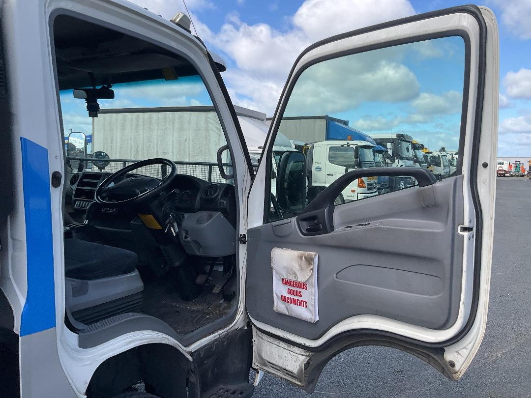 Photo '11' of Hino 300 XJC740R-HKTTJQ3 Flat Deck Crane