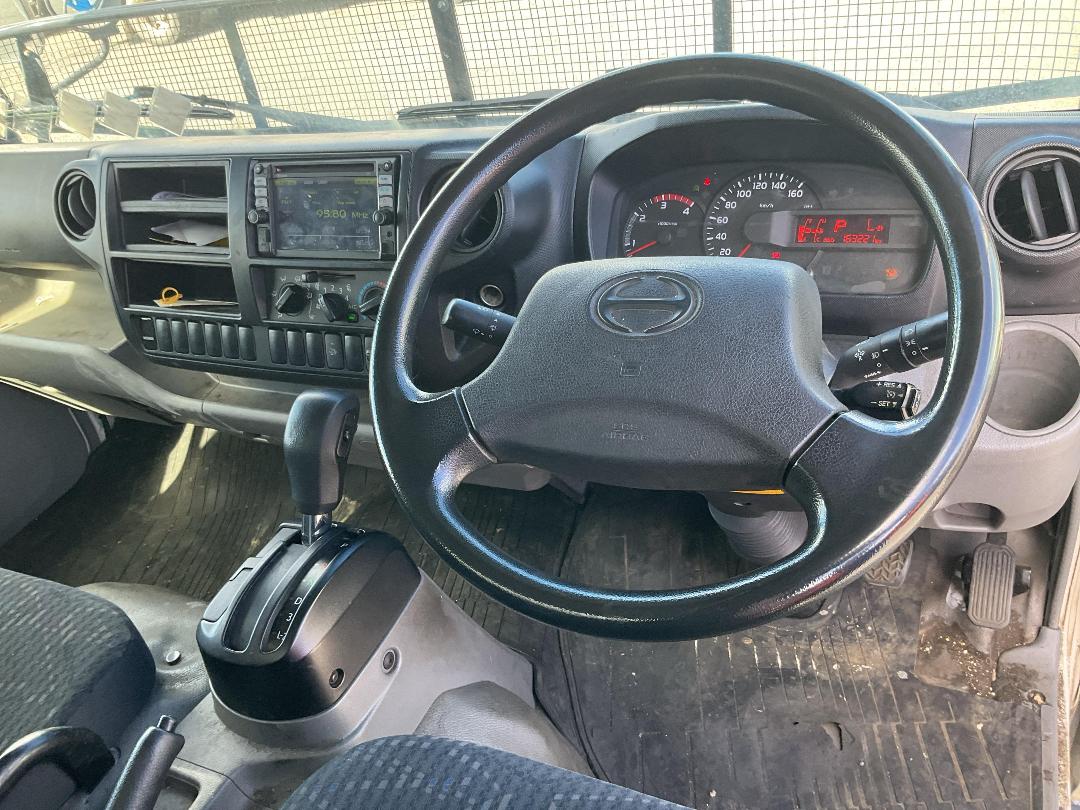 Photo '13' of Hino 300 XJC740R-HKTTJQ3 Flat Deck Crane