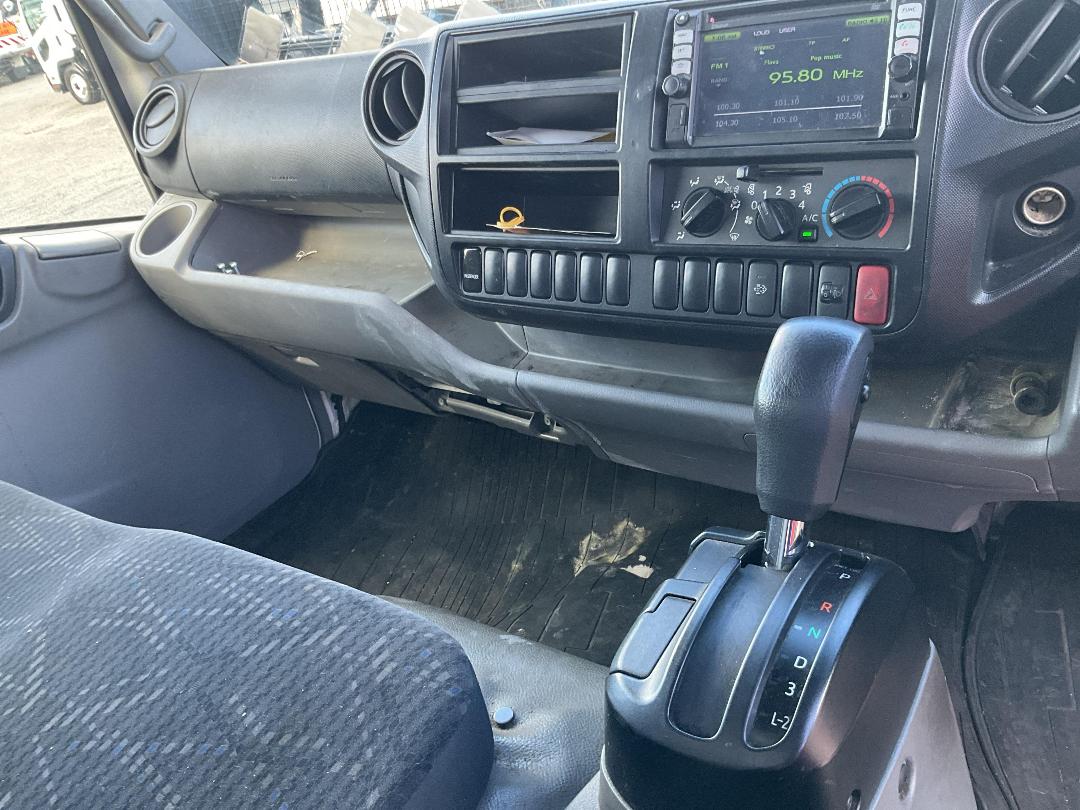 Photo '18' of Hino 300 XJC740R-HKTTJQ3 Flat Deck Crane