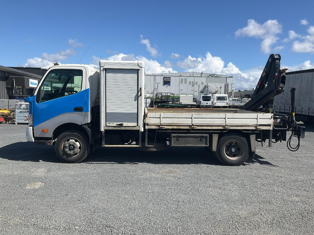 Photo '7' of Hino 300 XJC740R-HKTTJQ3 Flat Deck Crane