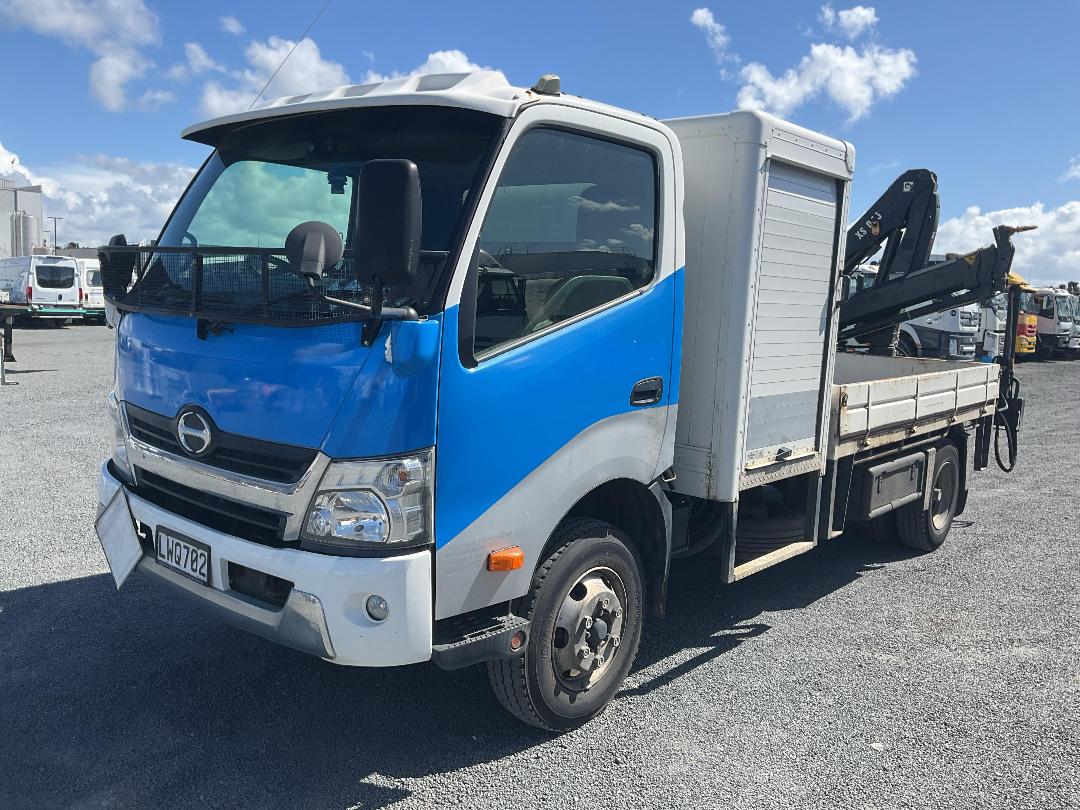 Photo '9' of Hino 300 XJC740R-HKTTJQ3 Flat Deck Crane