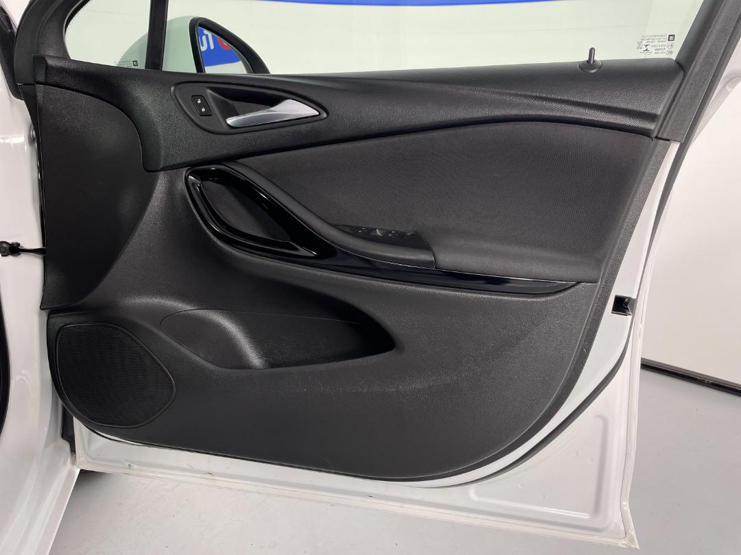 Photo '15' of Holden Astra