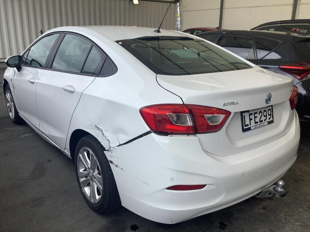 Photo '8' of Holden Astra Sedan LS MT Photo '8' of Holden Astra Sedan LS MT