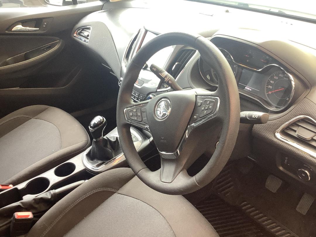 Photo '14' of Holden Astra Sedan LS MT Photo '14' of Holden Astra Sedan LS MT