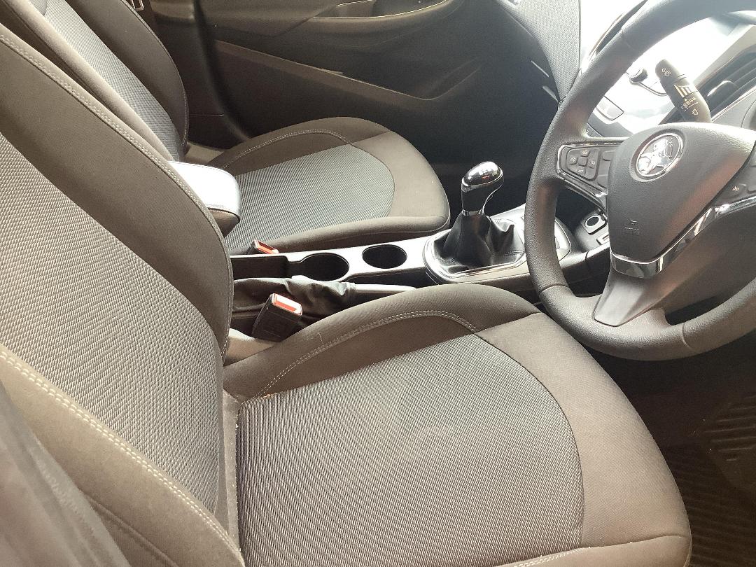 Photo '15' of Holden Astra Sedan LS MT Photo '15' of Holden Astra Sedan LS MT