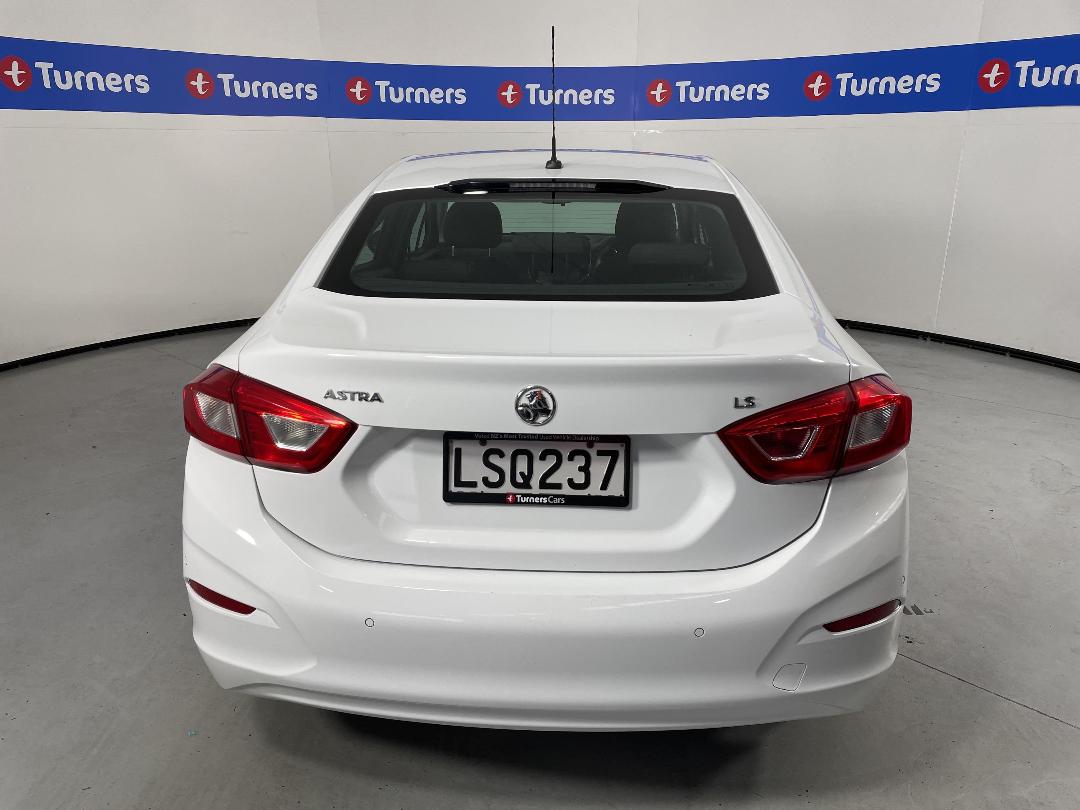 Photo '6' of Holden Astra Photo '6' of Holden Astra