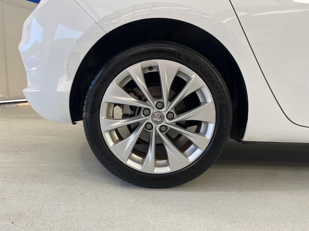 Photo '12' of Holden Astra