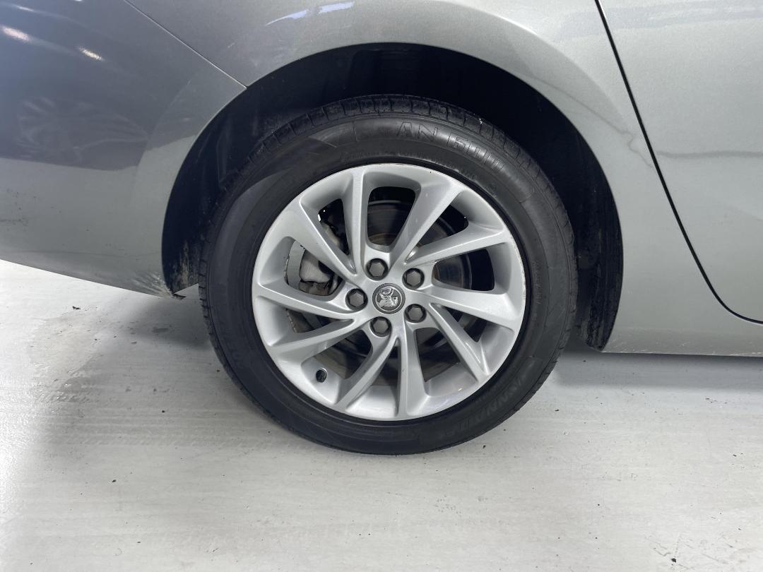 Photo '12' of Holden Astra